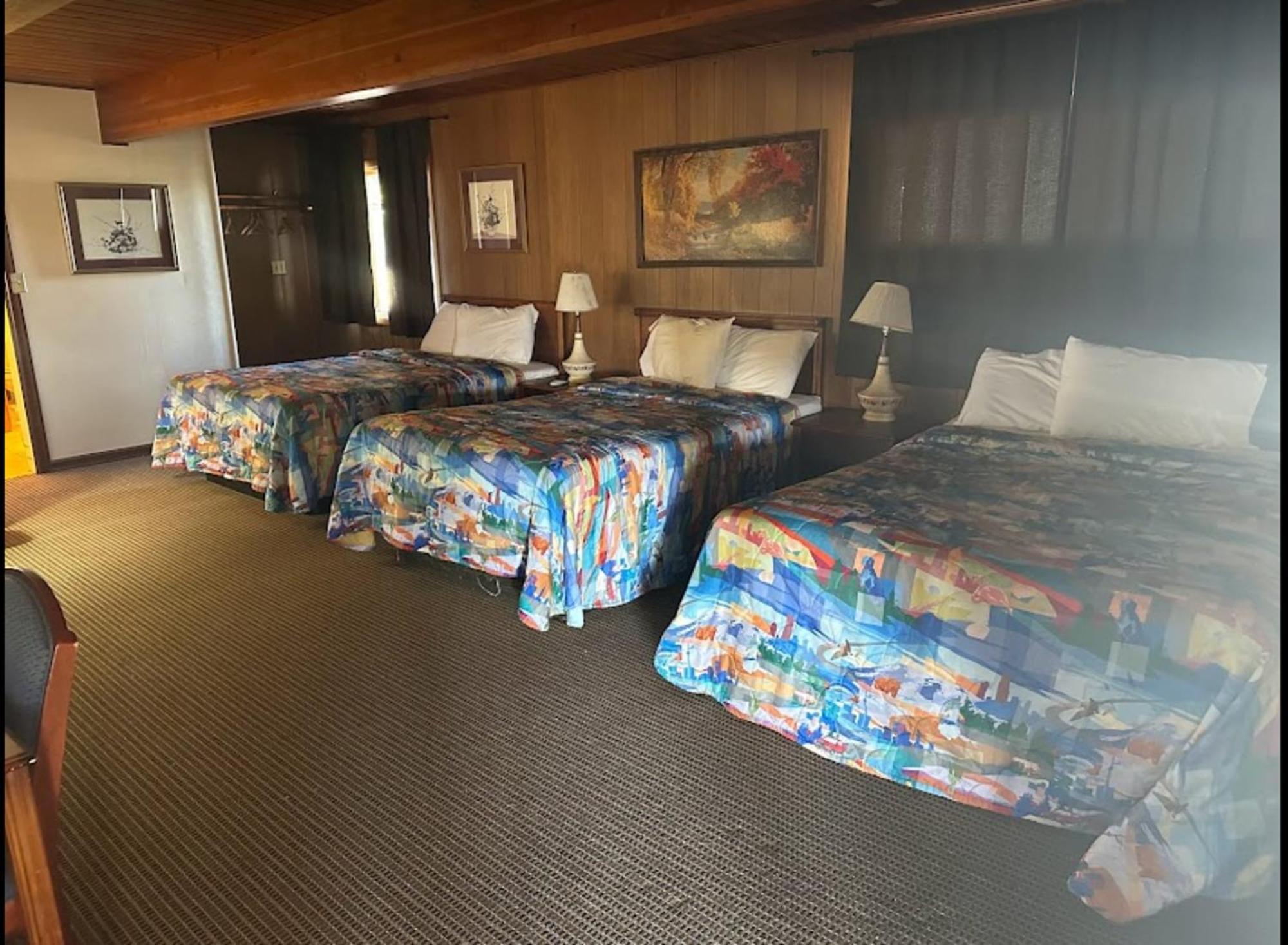 Love Hotels Western Holiday By Oyo At Harlan Lake Ne Alma Exteriör bild