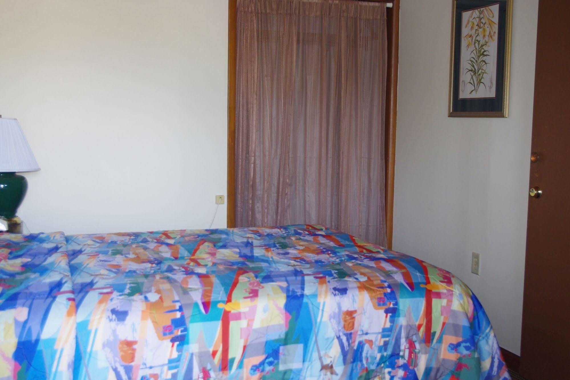 Love Hotels Western Holiday By Oyo At Harlan Lake Ne Alma Exteriör bild